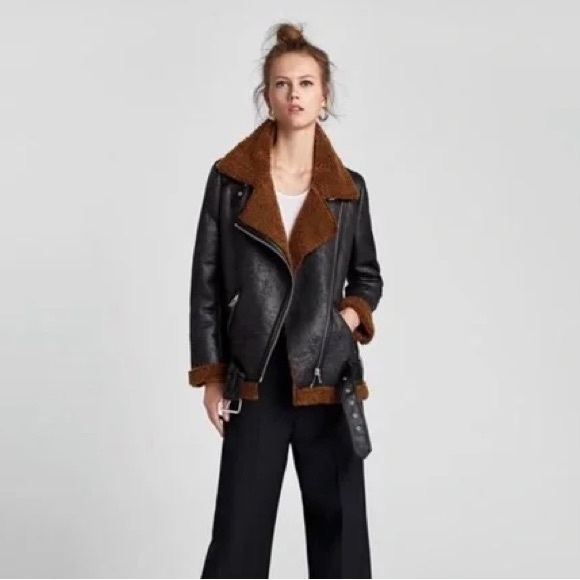 LIKE NEW ZARA FAUX LEATHER MOTO JACKET WITH SHERPA LINING- INFLUENCER FAVE!- MED - Picture 1 of 11